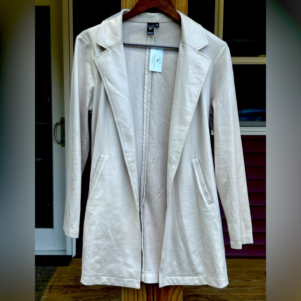 BNWT shimmery Windsor light jacket Size: Small